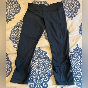 Lululemon size 6 Pace Rival 22” mid rise crop dark blue VGUC